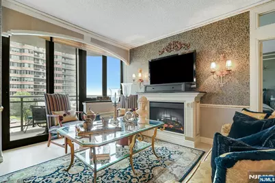 100 Carlyle Drive C06B #C06B, Cliffside Park, NJ 07010 - Photo 8