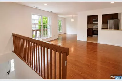 555 Ridge Lane, Fort Lee, NJ 07024 - Photo 6