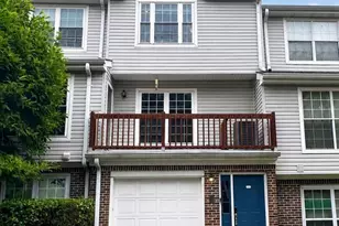 555 Ridge Ln, Fort Lee, NJ 07024 - Photo 2