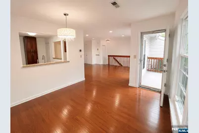 555 Ridge Lane, Fort Lee, NJ 07024 - Photo 10