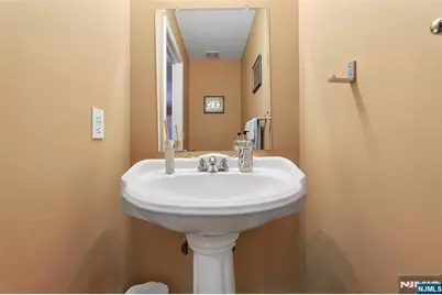 2053 Charles Court, Mahwah, NJ 07430 - Photo 20