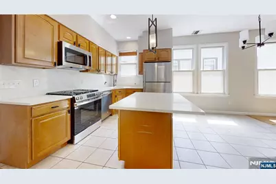 11 Schuyler Court R2 #R2, Kearny, NJ 07032 - Photo 12