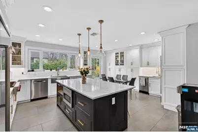 577 Grenville Avenue, Teaneck Township, NJ 07666 - Photo 4