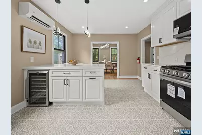 210 Spring Valley Avenue, Hackensack, NJ 07601 - Photo 10