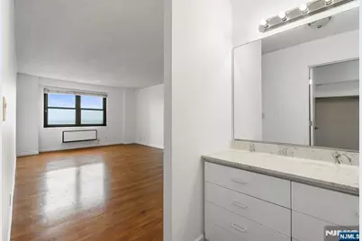 7855 Boulevard East 27H #27H, North Bergen, NJ 07047 - Photo 10