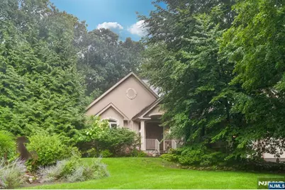 922 Hilltop Terrace, Franklin Lakes, NJ 07417 - Photo 2