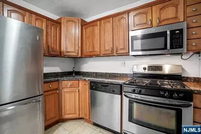 2100 Linwood Avenue 15P #15P, Fort Lee, NJ 07024 - Photo 6