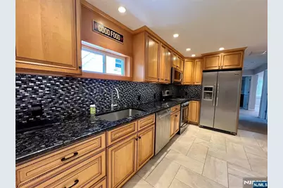 100 1st Avenue, Hawthorne, NJ 07506 - Photo 6