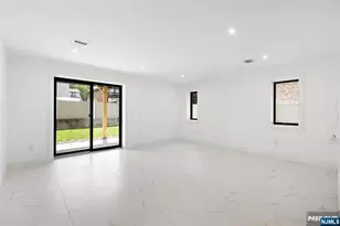 264 Grant Ave, Cliffside Park, NJ 07010 - Photo 34