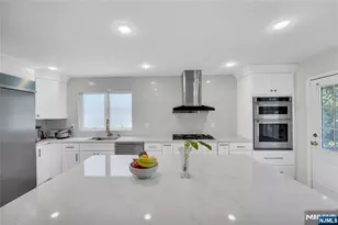 290 Mohegan Way, Fort Lee, NJ 07024 - Photo 12