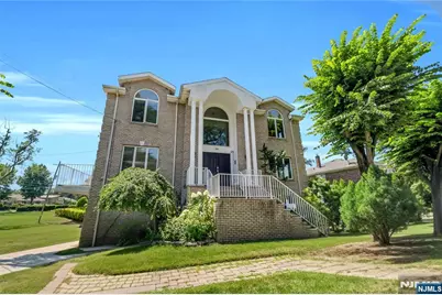 290 Mohegan Way, Fort Lee, NJ 07024 - Photo 2