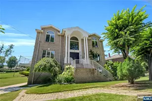 290 Mohegan Way, Fort Lee, NJ 07024 - Photo 2