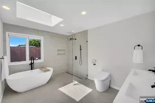 290 Mohegan Way, Fort Lee, NJ 07024 - Photo 18