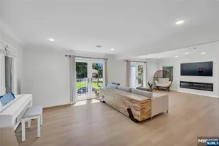 290 Mohegan Way, Fort Lee, NJ 07024 - Photo 6