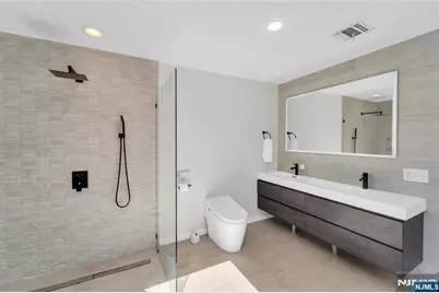 290 Mohegan Way, Fort Lee, NJ 07024 - Photo 20