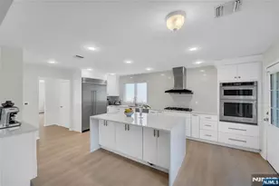 290 Mohegan Way, Fort Lee, NJ 07024 - Photo 10