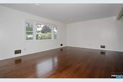 7-32 Richard Street, Fair Lawn, NJ 07410 - Photo 4