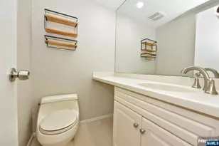 33 Millar Ct A, Paramus, NJ 07462 - Photo 16