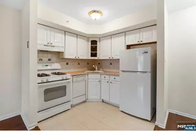 1419 Faulkner Court, Mahwah, NJ 07430 - Photo 6
