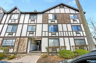 1419 Faulkner Ct, Mahwah, NJ 07430 - Photo 2