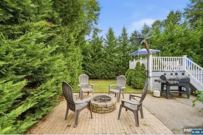 1053 Carnation Drive, New Milford, NJ 07646 - Photo 26