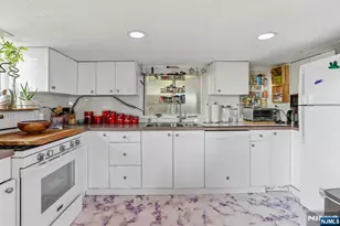 6 Old Wood Rd, Edgewater, NJ 07020 - Photo 8