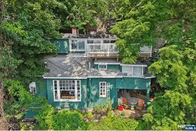6 Old Wood Road, Edgewater, NJ 07020 - Photo 1