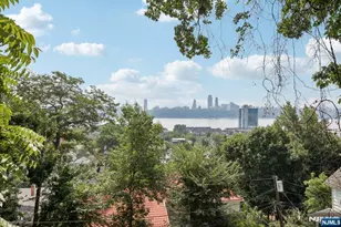 6 Old Wood Rd, Edgewater, NJ 07020 - Photo 10