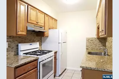 280 Undercliff Avenue 2 #2, Edgewater, NJ 07020 - Photo 6