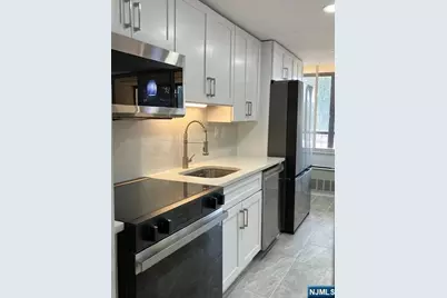 200 Winston Drive L18 #L18, Cliffside Park, NJ 07010 - Photo 8