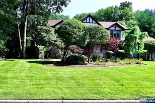 9 Watch Hill Rd, Mahwah, NJ 07430 - Photo 2