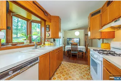 53 Old Wood Road, Morris Plains Borough, NJ 07950 - Photo 8