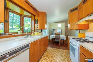 53 Old Wood Rd, Morris Plains Borough, NJ 07950 - Photo 8