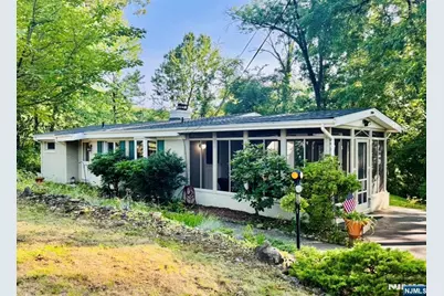 53 Old Wood Road, Morris Plains Borough, NJ 07950 - Photo 4