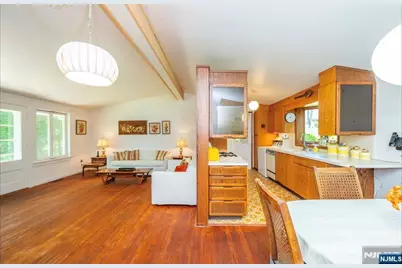 53 Old Wood Road, Morris Plains Borough, NJ 07950 - Photo 12