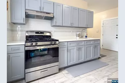 523-25 34th Street D1 #D1, Union City, NJ 07087 - Photo 8