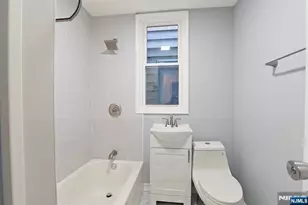 149 Wegman Pkwy, Jersey City, NJ 07305 - Photo 12