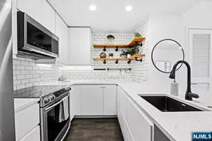 149 Essex Street 5T, Jersey City, NJ 07302 - Photo 10