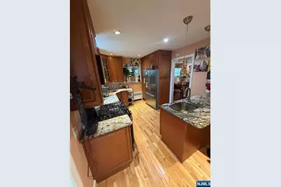 81 Grayson Place, Teaneck Township, NJ 07666 - Photo 6