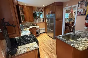 81 Grayson Pl, Teaneck Township, NJ 07666 - Photo 6