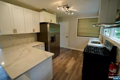 154 Jefferson Avenue, River Edge, NJ 07661 - Photo 8