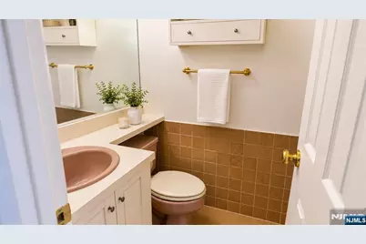 300 Gorge Road 53 #53, Cliffside Park, NJ 07010 - Photo 24