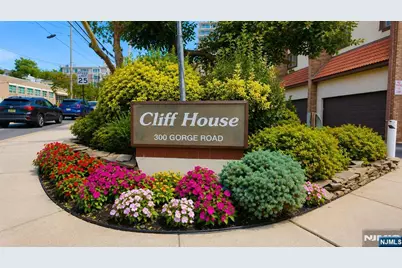 300 Gorge Road 53 #53, Cliffside Park, NJ 07010 - Photo 2