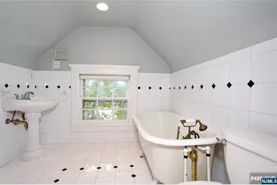 153 Glenwood Avenue, Leonia, NJ 07605 - Photo 38