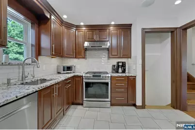 15-10 Mandon Place, Fair Lawn, NJ 07410 - Photo 8