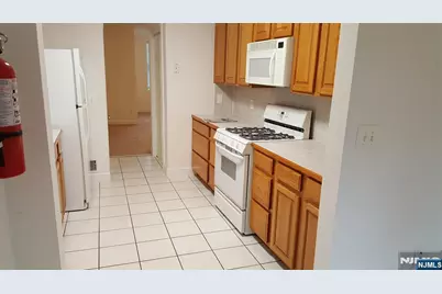186 Elm Avenue 1st Fl #1st Fl, Teaneck Township, NJ 07666 - Photo 4