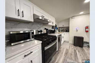 51 Echo Place 2nd Fl #2nd fl, Elmwood Park, NJ 07407 - Photo 16