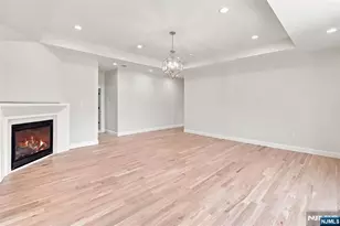 295 Georgian Dr, Paramus, NJ 07652 - Photo 28