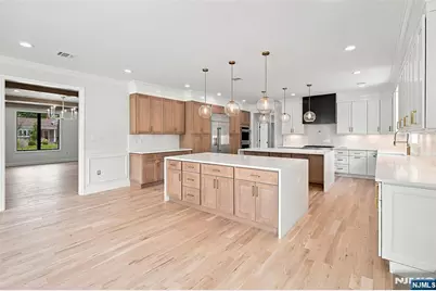 295 Georgian Drive, Paramus, NJ 07652 - Photo 10