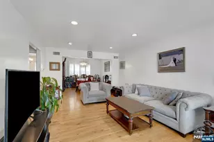 1527 10th St, Fort Lee, NJ 07024 - Photo 4